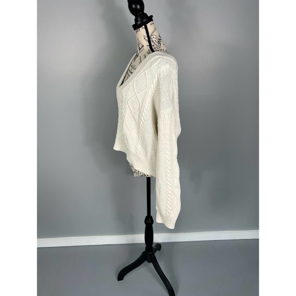 J.O.A chunky knit white cropped sweater with open back tie bow - Picture 12 of 12